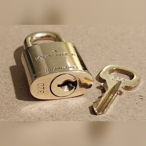 Louis Vuitton #320 Lock and Key (1044)